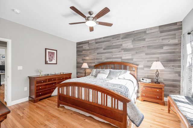 8 Crown Point Circle, Merrimack, NH 03054