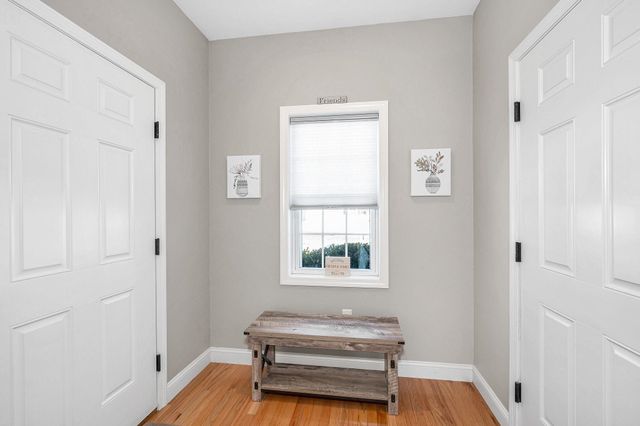 8 Crown Point Circle, Merrimack, NH 03054