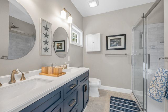 8 Crown Point Circle, Merrimack, NH 03054