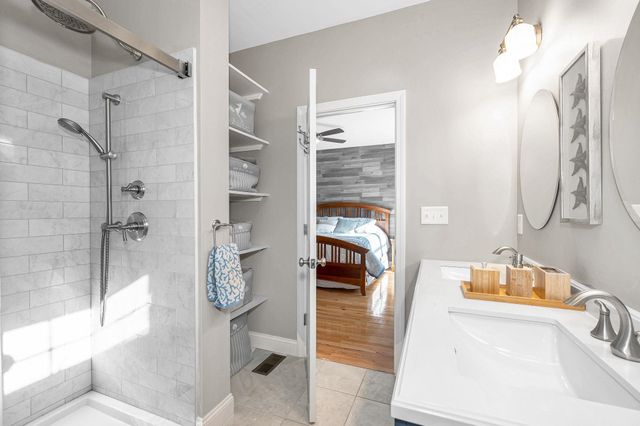 8 Crown Point Circle, Merrimack, NH 03054