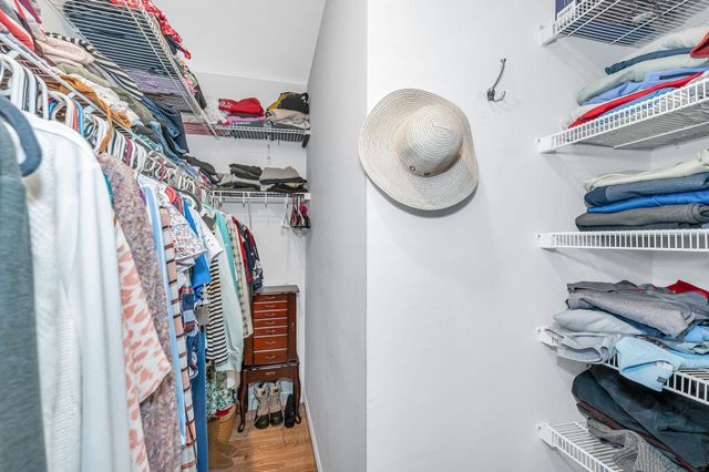 8 Crown Point Circle, Merrimack, NH 03054