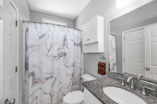 8 Crown Point Circle, Merrimack, NH 03054