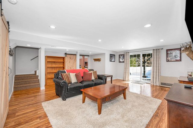 8 Crown Point Circle, Merrimack, NH 03054