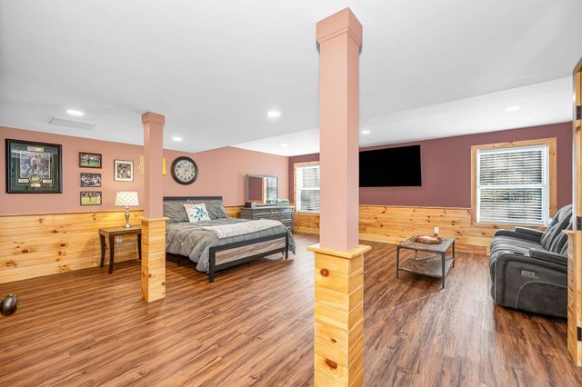 8 Crown Point Circle, Merrimack, NH 03054