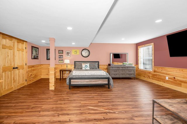 8 Crown Point Circle, Merrimack, NH 03054