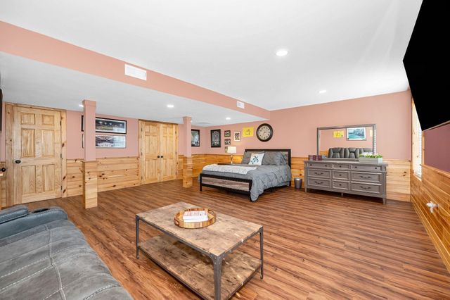 8 Crown Point Circle, Merrimack, NH 03054