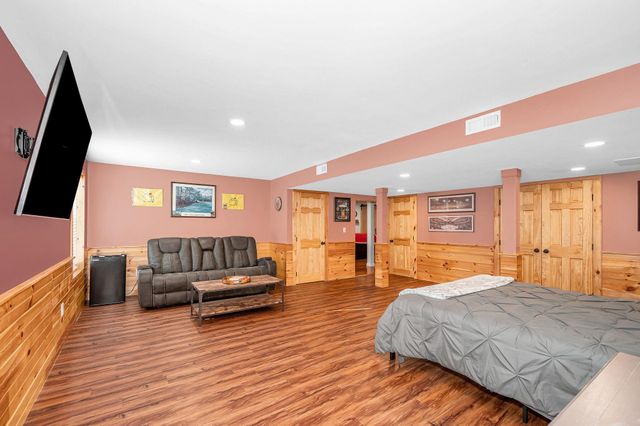 8 Crown Point Circle, Merrimack, NH 03054