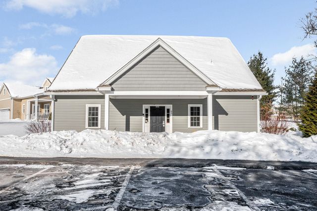 8 Crown Point Circle, Merrimack, NH 03054