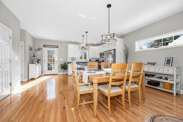 8 Crown Point Circle, Merrimack, NH 03054