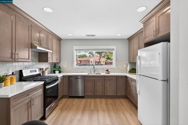2520 Chanslor Ave, Richmond, CA 94804