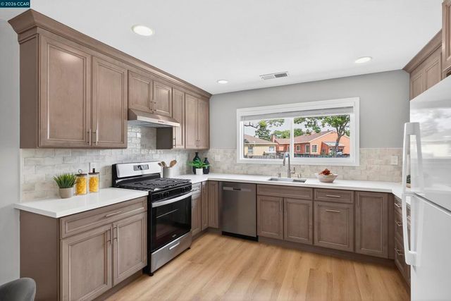 2520 Chanslor Ave, Richmond, CA 94804