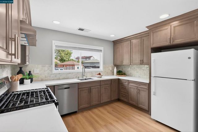 2520 Chanslor Ave, Richmond, CA 94804