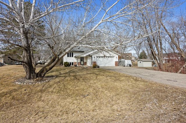 2815 Crestwood Drive NE, Alexandria, MN 56308