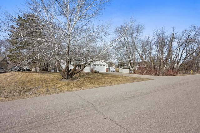 2815 Crestwood Drive NE, Alexandria, MN 56308