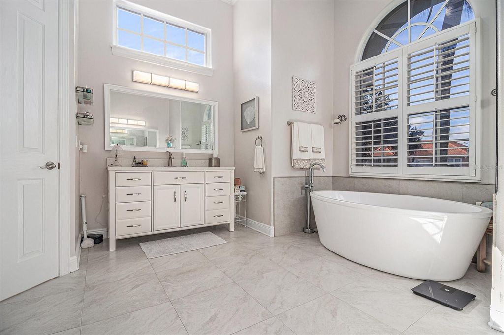 Image 20 of property listing at 9537 CASTLEFORD POINT, Orlando, FL 32836