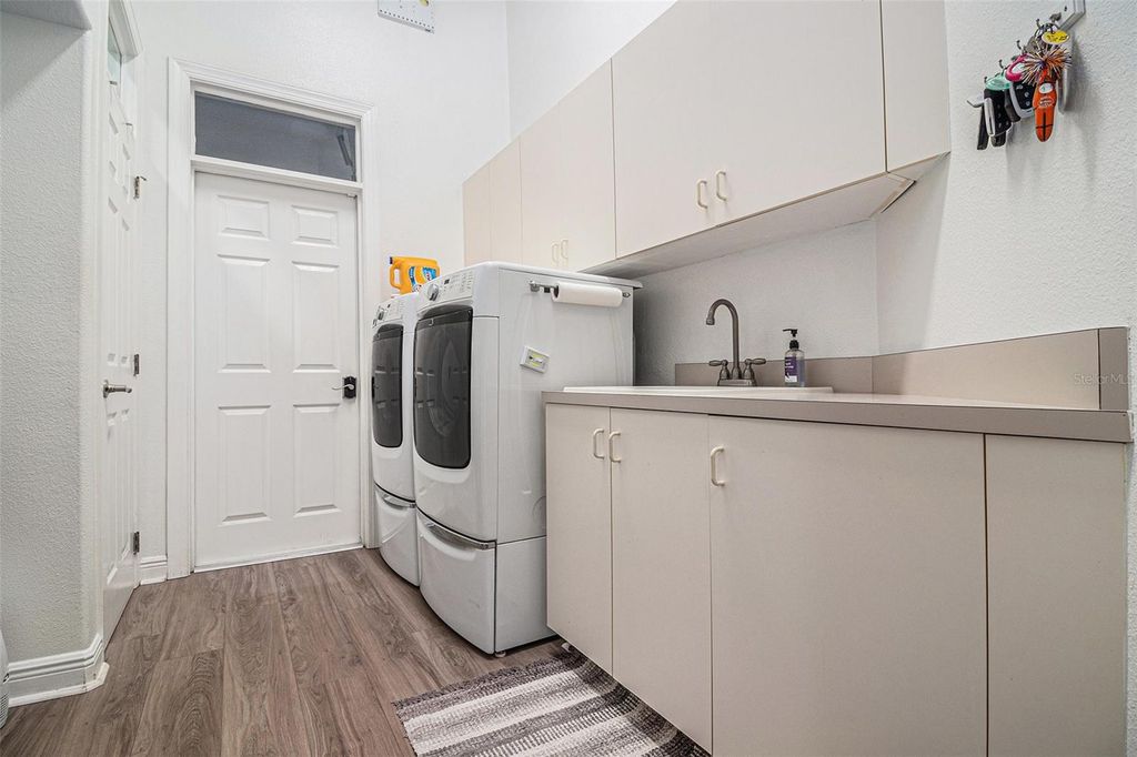 Image 30 of property listing at 9537 CASTLEFORD POINT, Orlando, FL 32836