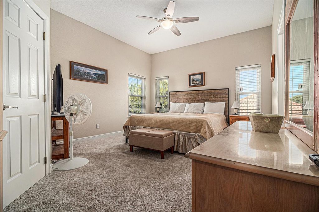 Image 34 of property listing at 9537 CASTLEFORD POINT, Orlando, FL 32836