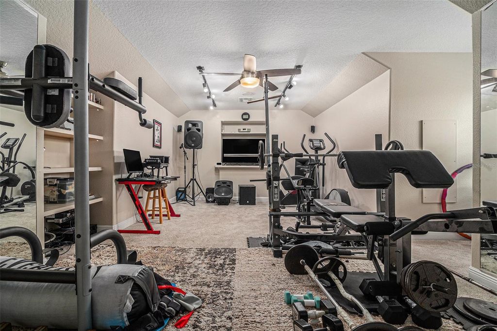 Image 39 of property listing at 9537 CASTLEFORD POINT, Orlando, FL 32836