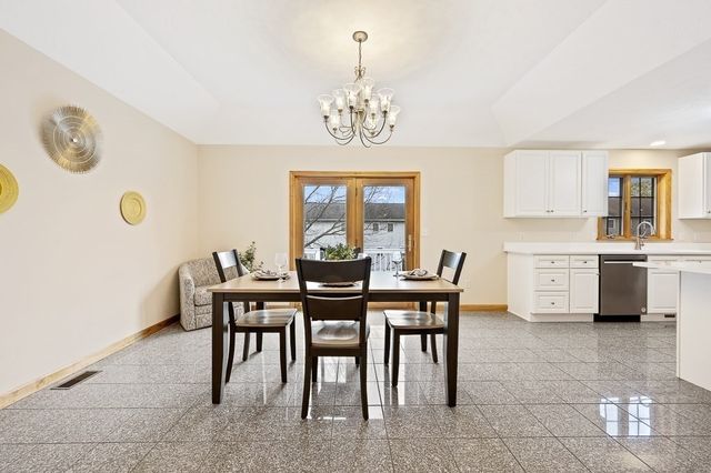 14 Belcourt Rd, Worcester, MA 01605