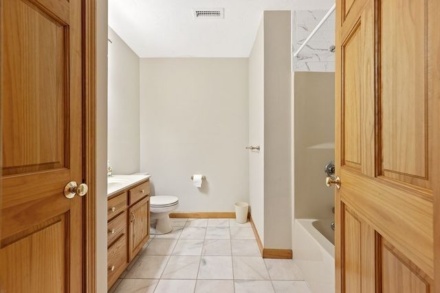 14 Belcourt Rd, Worcester, MA 01605