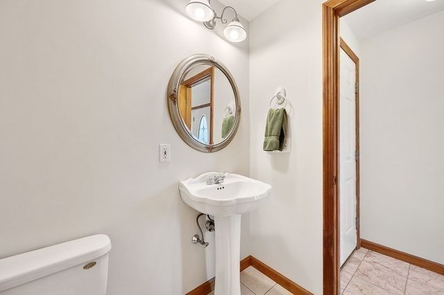 14 Belcourt Rd, Worcester, MA 01605