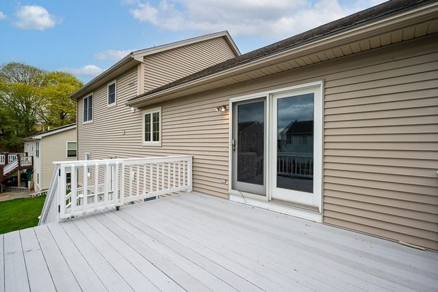 14 Belcourt Rd, Worcester, MA 01605