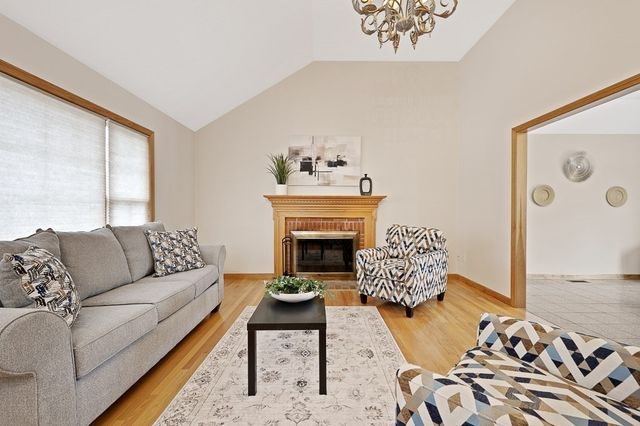 14 Belcourt Rd, Worcester, MA 01605