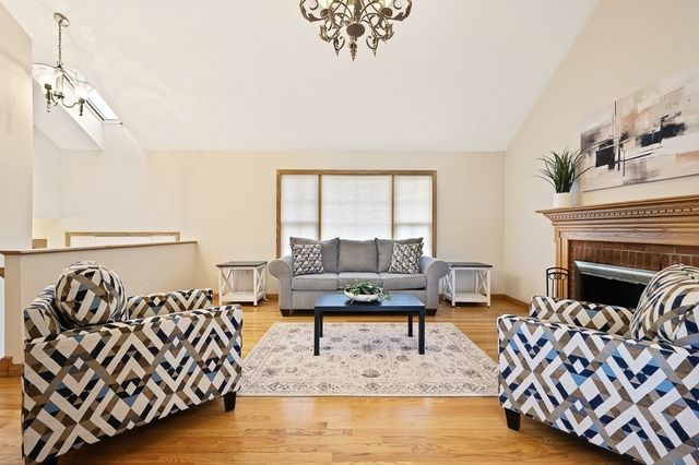 14 Belcourt Rd, Worcester, MA 01605