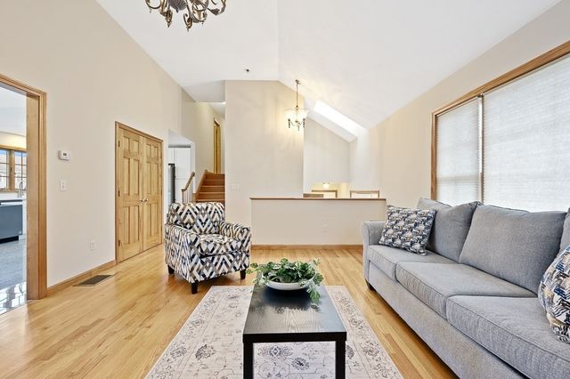 14 Belcourt Rd, Worcester, MA 01605