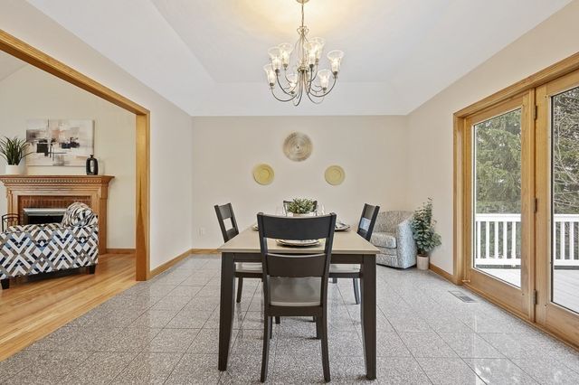 14 Belcourt Rd, Worcester, MA 01605