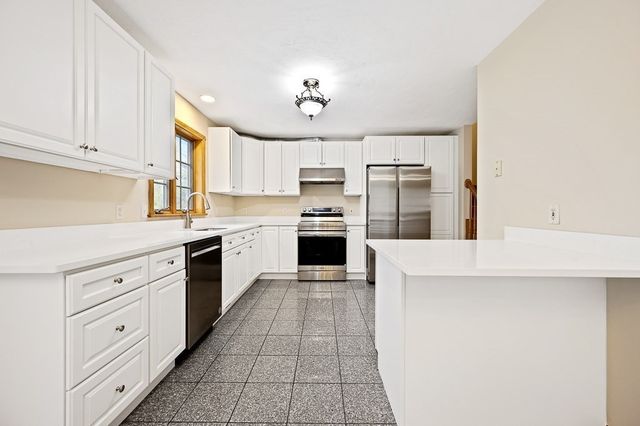 14 Belcourt Rd, Worcester, MA 01605