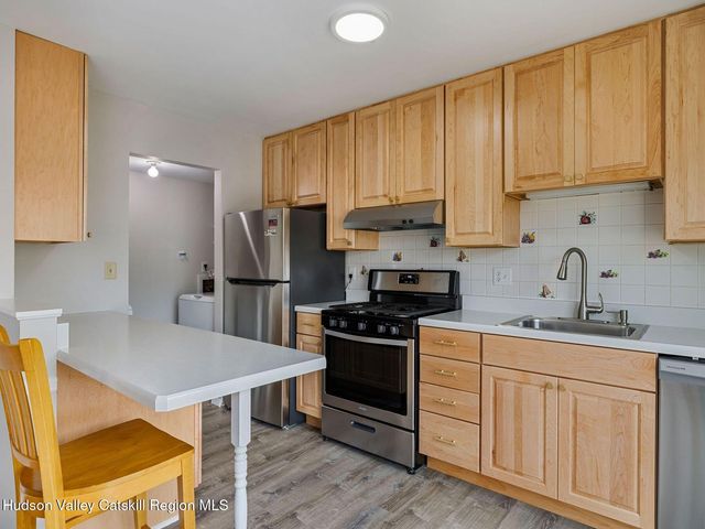 39 Sunnybrook Circle, Highland, NY 12528