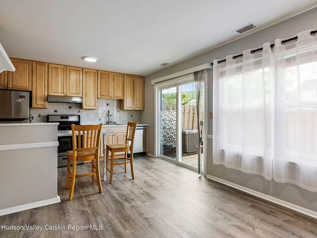 39 Sunnybrook Circle, Highland, NY 12528