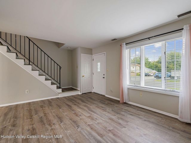 39 Sunnybrook Circle, Highland, NY 12528