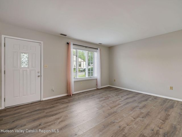 39 Sunnybrook Circle, Highland, NY 12528