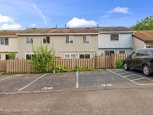 39 Sunnybrook Circle, Highland, NY 12528