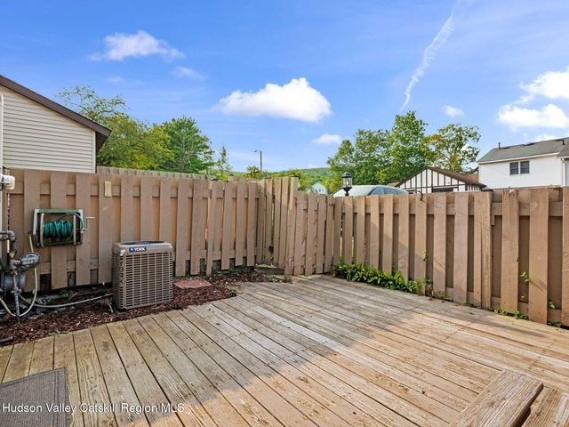 39 Sunnybrook Circle, Highland, NY 12528