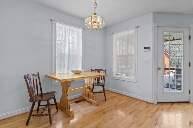 1250 Old East Side Rd, Burns, TN 37029