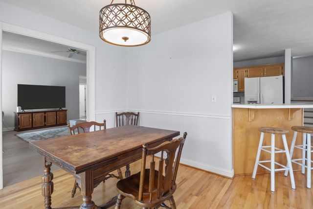 1250 Old East Side Rd, Burns, TN 37029