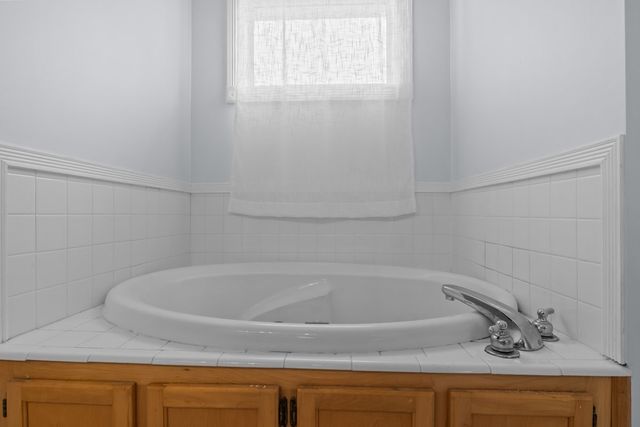 1250 Old East Side Rd, Burns, TN 37029