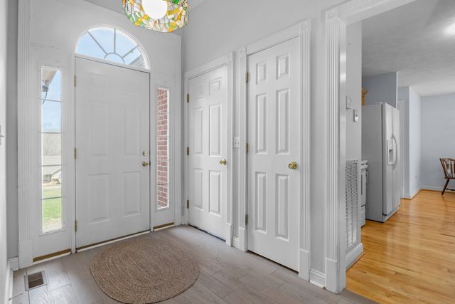 1250 Old East Side Rd, Burns, TN 37029