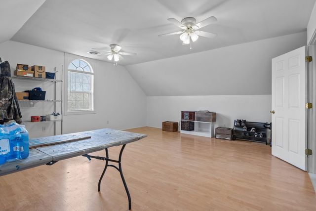 1250 Old East Side Rd, Burns, TN 37029