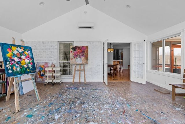 1250 Old East Side Rd, Burns, TN 37029