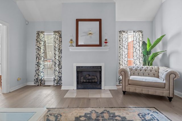 1250 Old East Side Rd, Burns, TN 37029