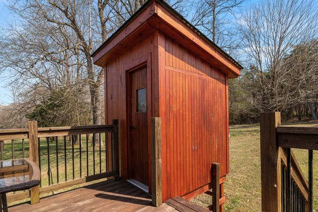 1250 Old East Side Rd, Burns, TN 37029