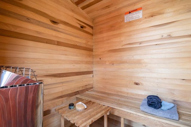 1250 Old East Side Rd, Burns, TN 37029