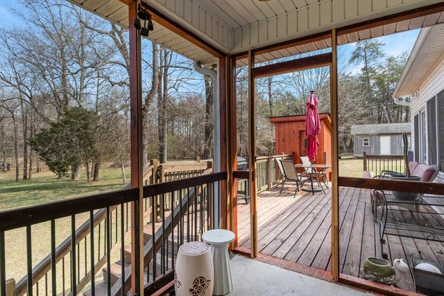 1250 Old East Side Rd, Burns, TN 37029