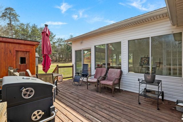 1250 Old East Side Rd, Burns, TN 37029