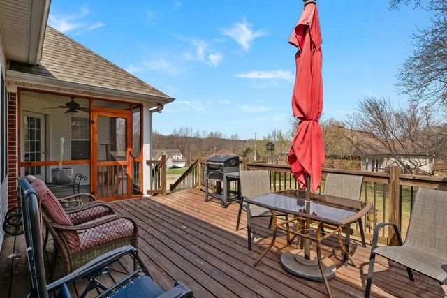 1250 Old East Side Rd, Burns, TN 37029