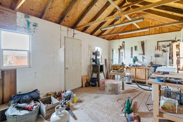 1250 Old East Side Rd, Burns, TN 37029